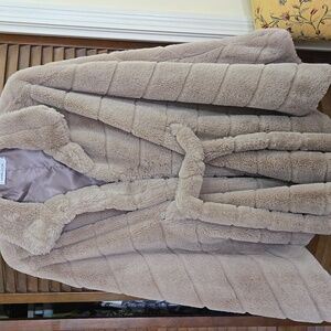 MISSLOOK Faux Fur Cape/Jacket in Beige